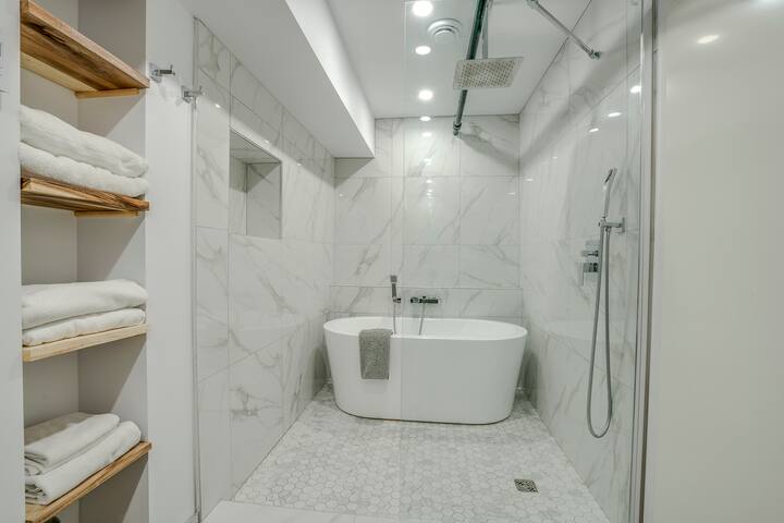 Luxury family gem in Old Quebec – ResidencesBNB gallery image 5