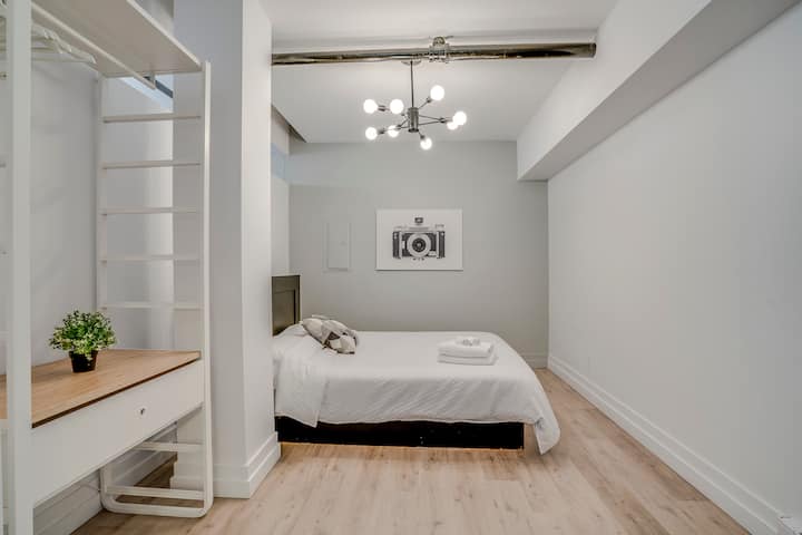 Puedes ponerte en contacto con nosotros directamente en : 
info@mojoimmobilier.ca