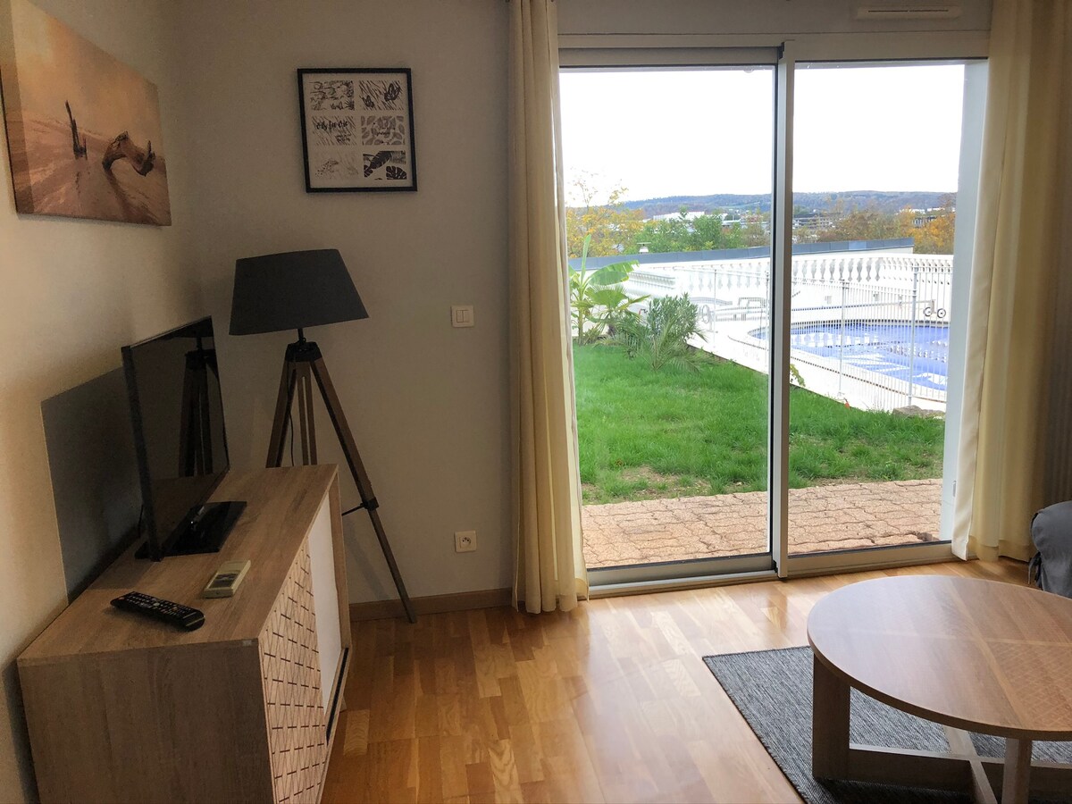 Top Airbnb: 55 m² independent apartment with pool à Besançon