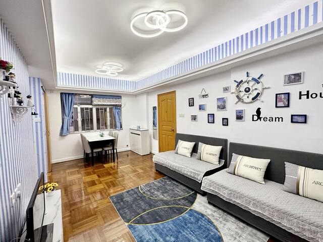 Queen beds, 4Rms beside MTR grand 14ppls 2 bathrm gallery image 3