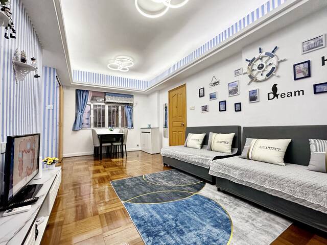 Queen beds, 4Rms beside MTR grand 14ppls 2 bathrm gallery image 2