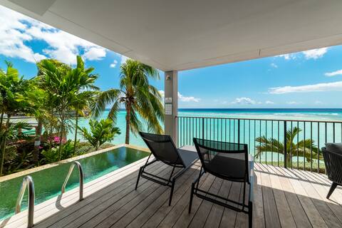 Luxurious Condo -Right on the water!!