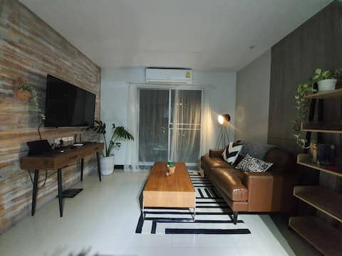 Beautiful seaview & city view condominium