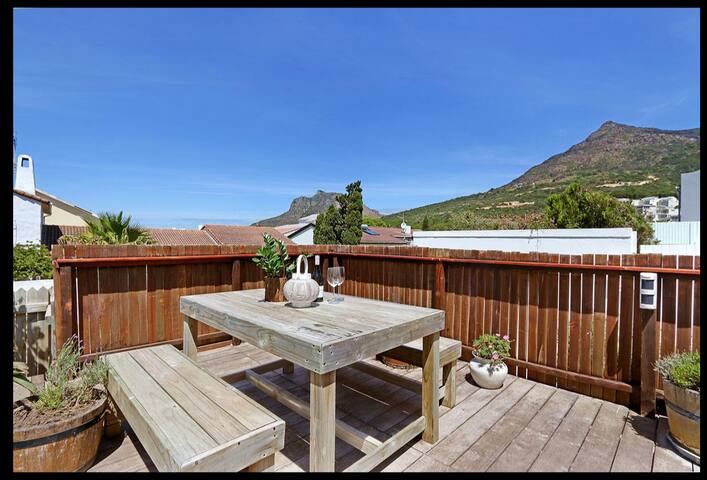 Light & spacious holiday home. Skip to the beach. gallery image 3