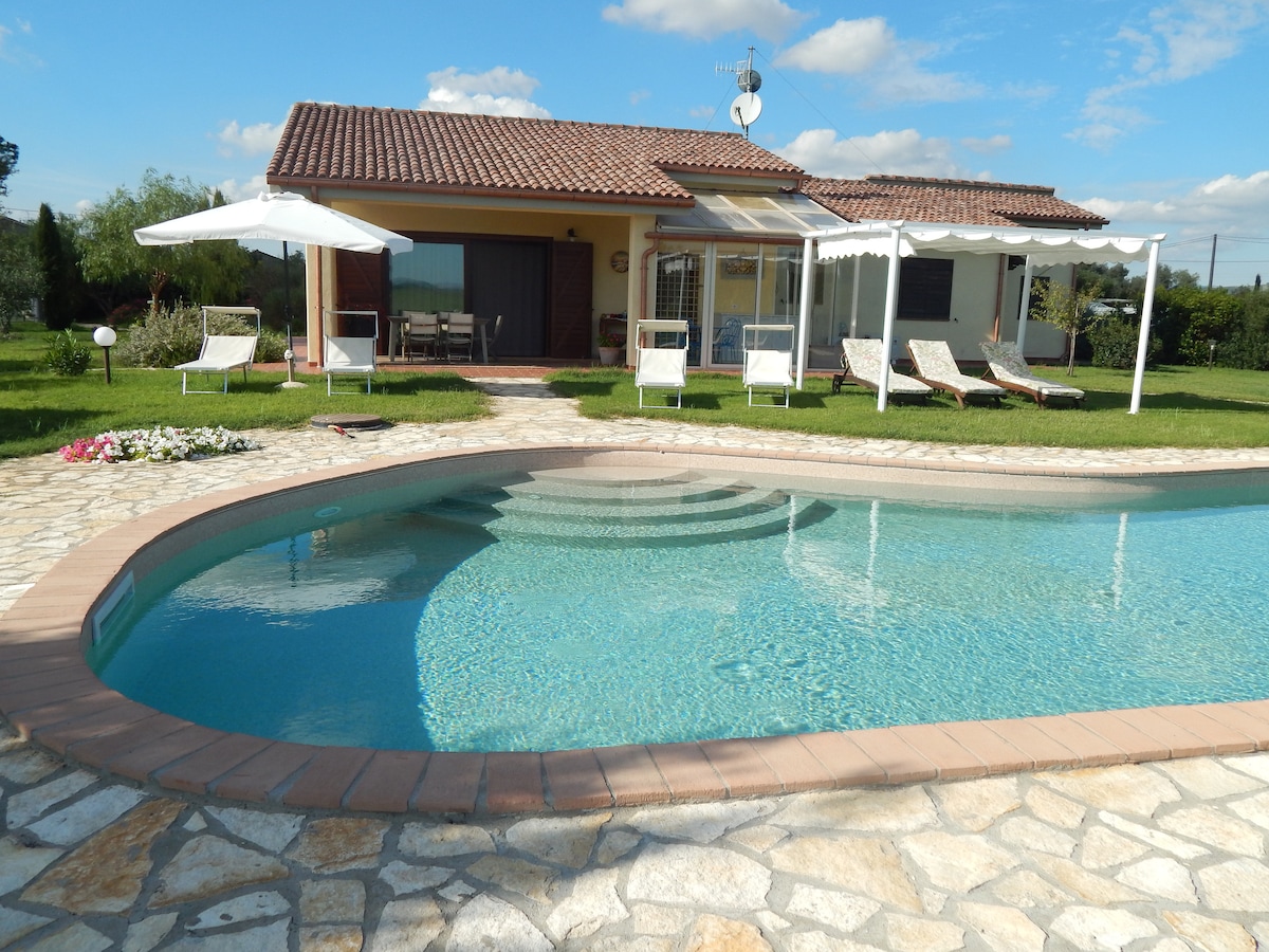 Propriété Airbnb réussie: Villa degli Oleandri,  in the Maremma countryside à Manciano