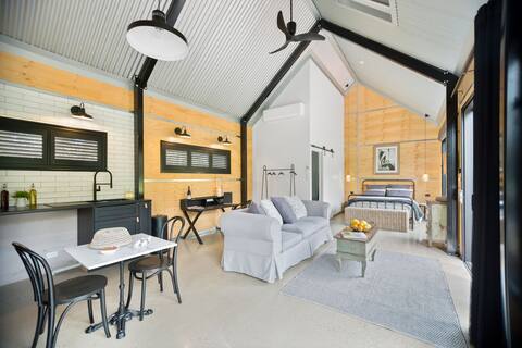 Shed ONE @ 3BlackSHEDS - Luxury Couple Getaway
