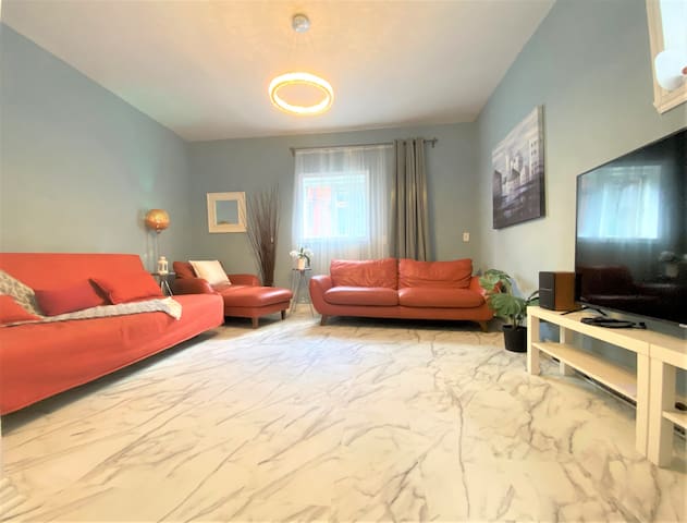 B23~17Bed/Sofabed+Terrace+FreeParking~100WalkScore