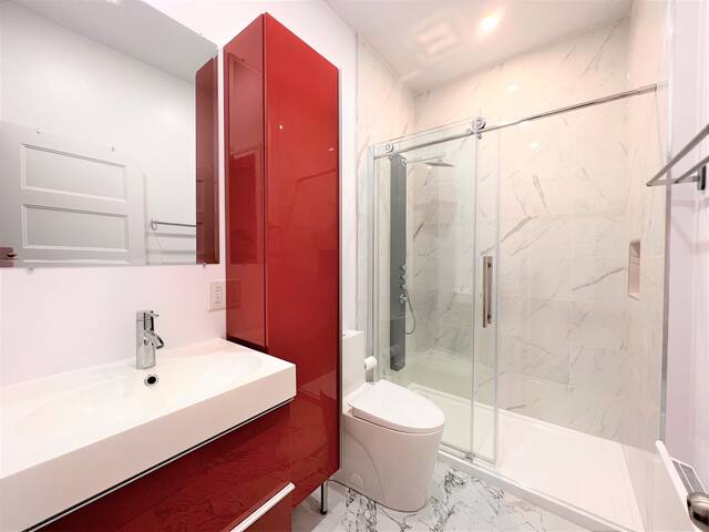 A2~Free parking+Terrace+8 bed/sofabed~100WalkScore gallery image 3