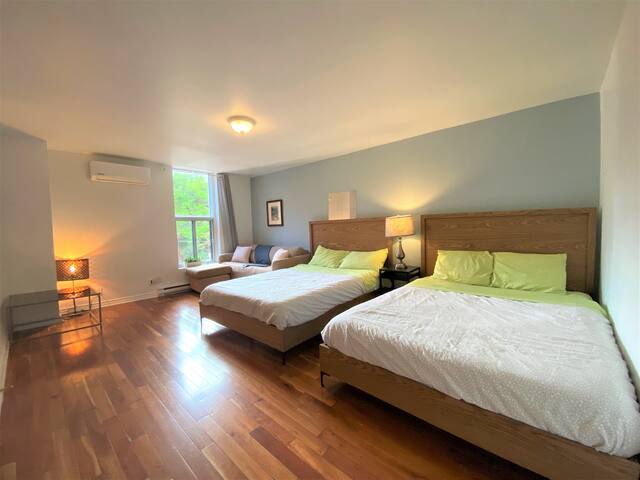 A3~Free Parking+9 bed/sofabed+Balcony~100WalkScore gallery image 2