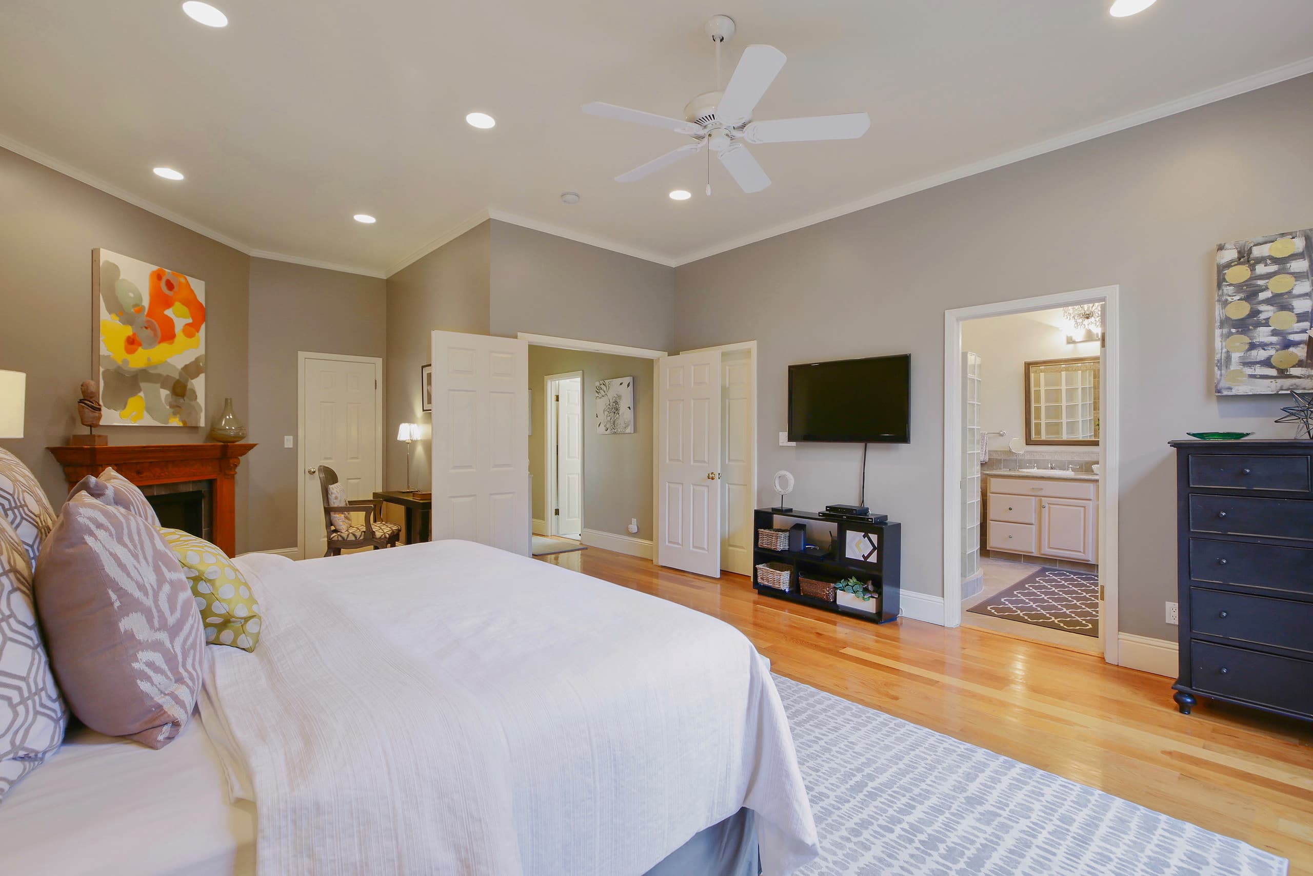 Home in San Francisco · ★4.96 · 6 bedrooms · 10 beds · 4 baths - Image 20