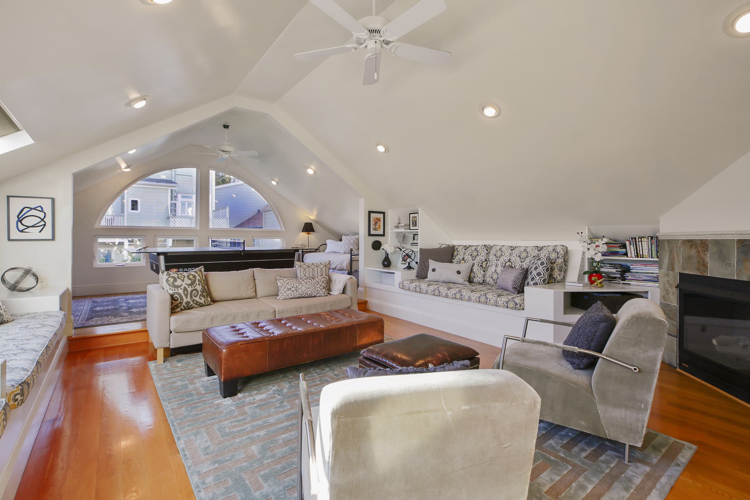 Home in San Francisco · ★4.96 · 6 bedrooms · 10 beds · 4 baths - Image 6