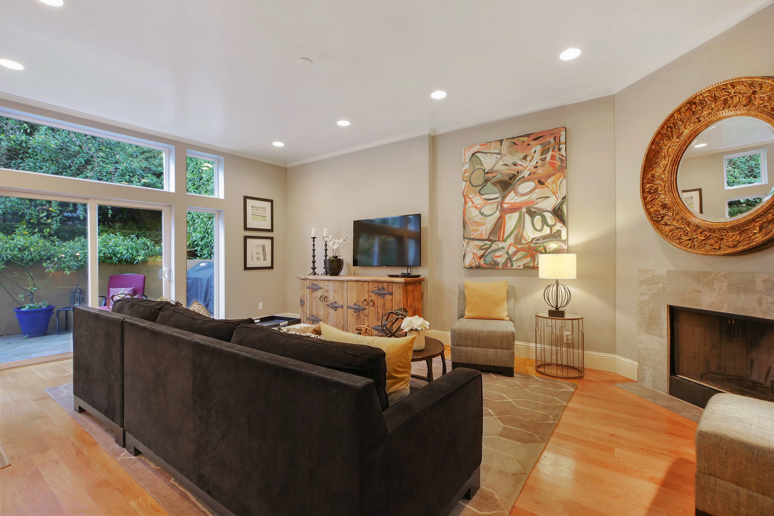 Home in San Francisco · ★4.96 · 6 bedrooms · 10 beds · 4 baths - Image 4