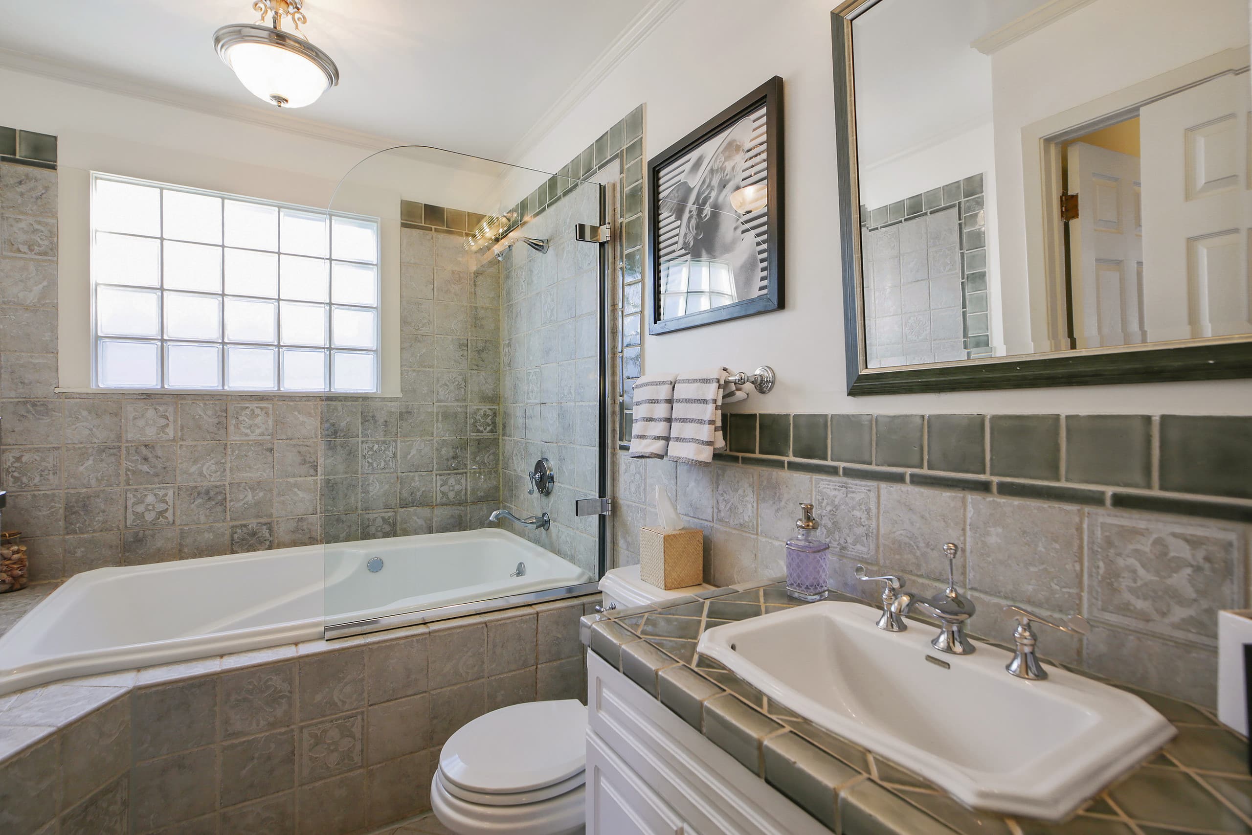 Home in San Francisco · ★4.96 · 6 bedrooms · 10 beds · 4 baths - Image 38