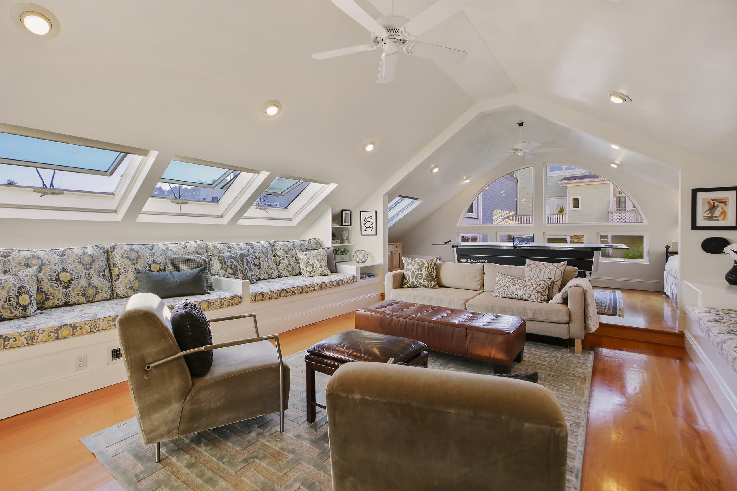 Home in San Francisco · ★4.96 · 6 bedrooms · 10 beds · 4 baths - Image 7
