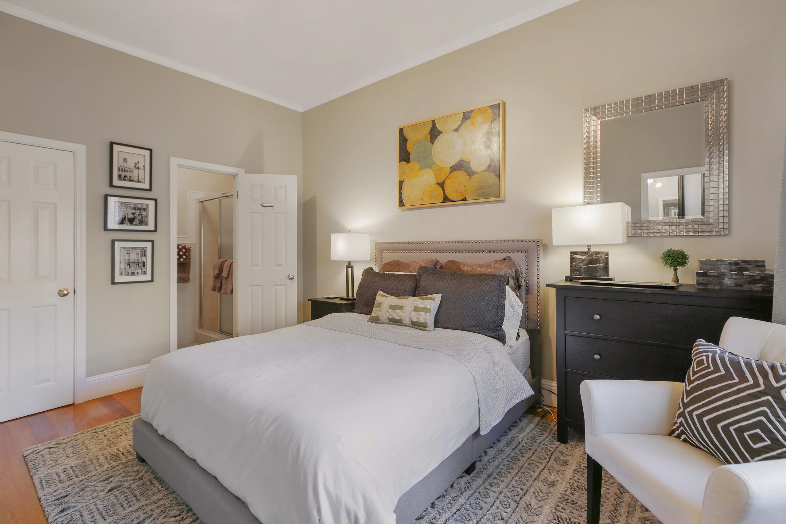 Home in San Francisco · ★4.96 · 6 bedrooms · 10 beds · 4 baths - Image 15