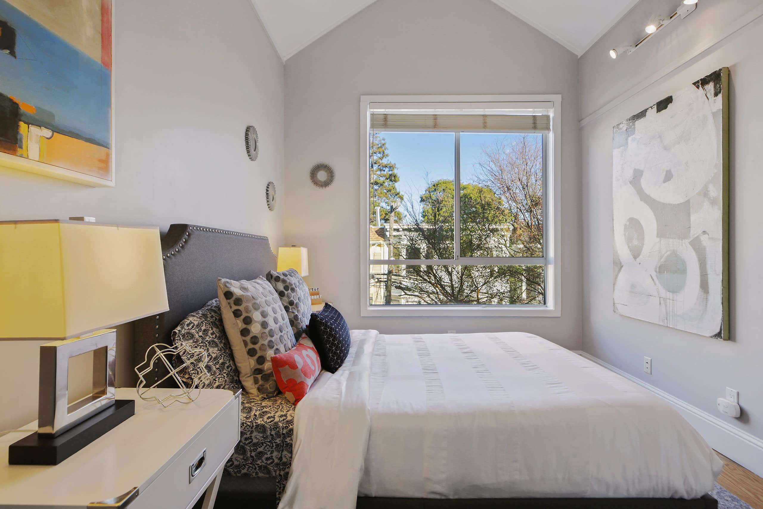 Home in San Francisco · ★4.96 · 6 bedrooms · 10 beds · 4 baths - Image 18