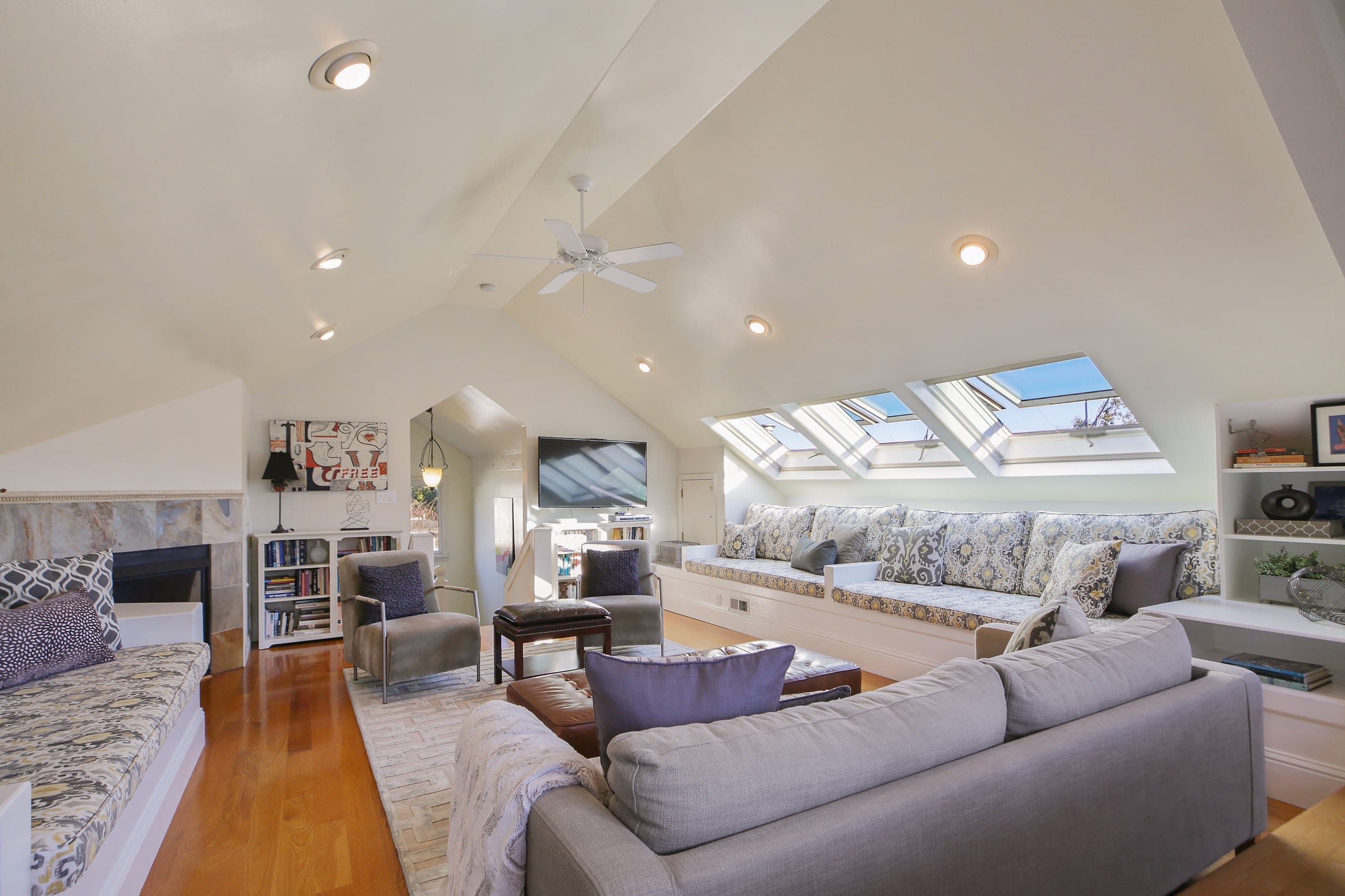 Home in San Francisco · ★4.96 · 6 bedrooms · 10 beds · 4 baths - Image 8