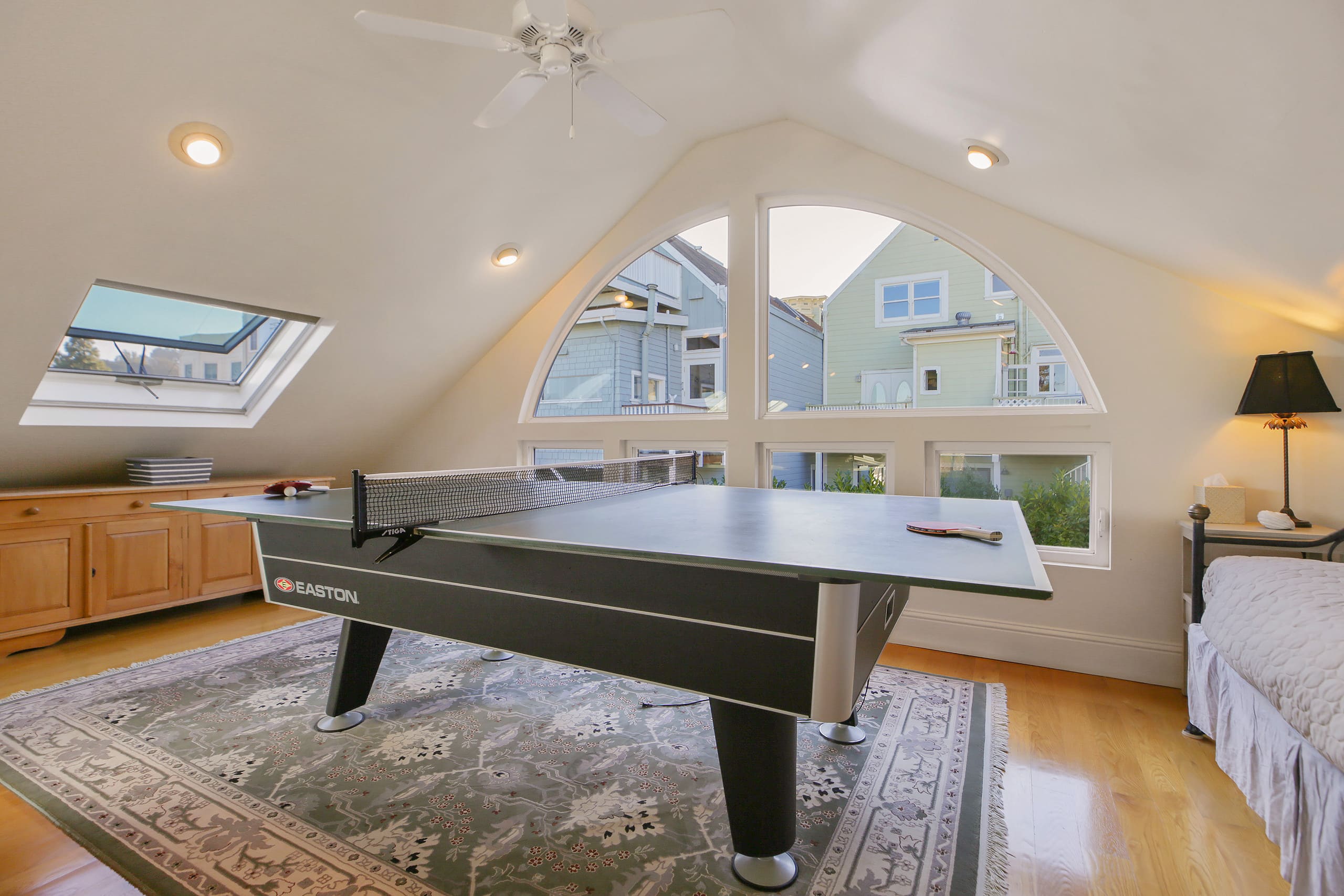 Home in San Francisco · ★4.96 · 6 bedrooms · 10 beds · 4 baths - Image 22