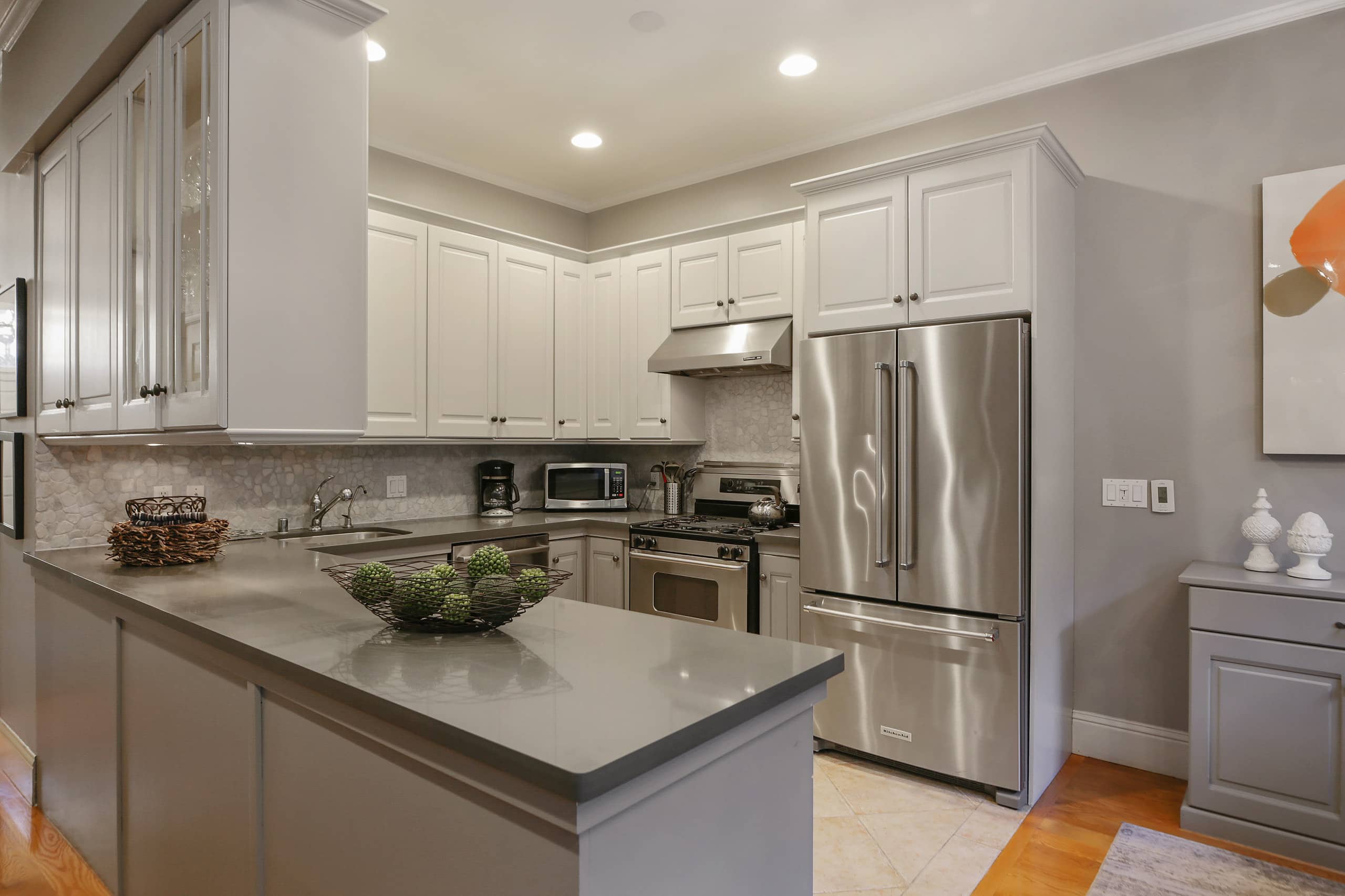 Home in San Francisco · ★4.96 · 6 bedrooms · 10 beds · 4 baths - Image 10