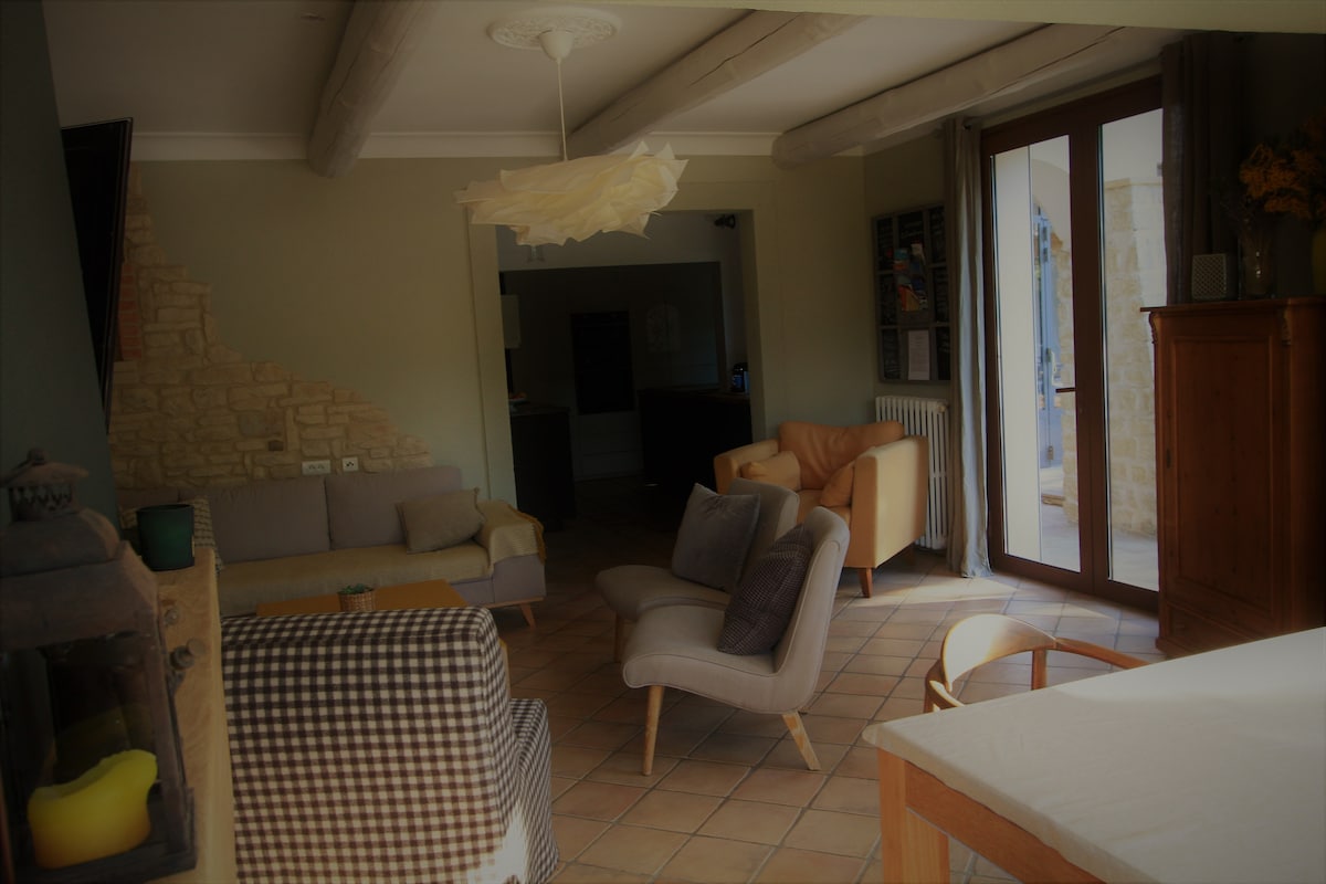 Top Airbnb: Under the Monteux mulberry tree between Avignon and Mt Ventoux in Monteux