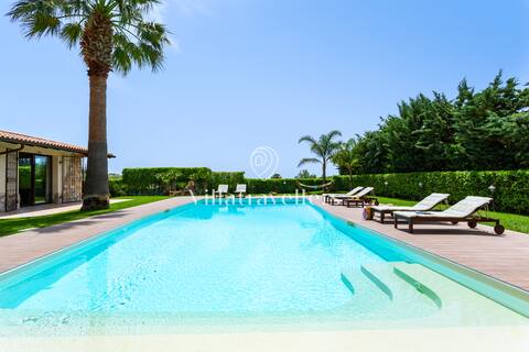 Beautiful Villa with Pool Near the Beach