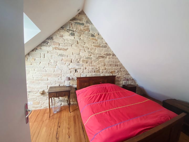 Habitación 2 arriba: 1 cama grande 140 x 190 cm