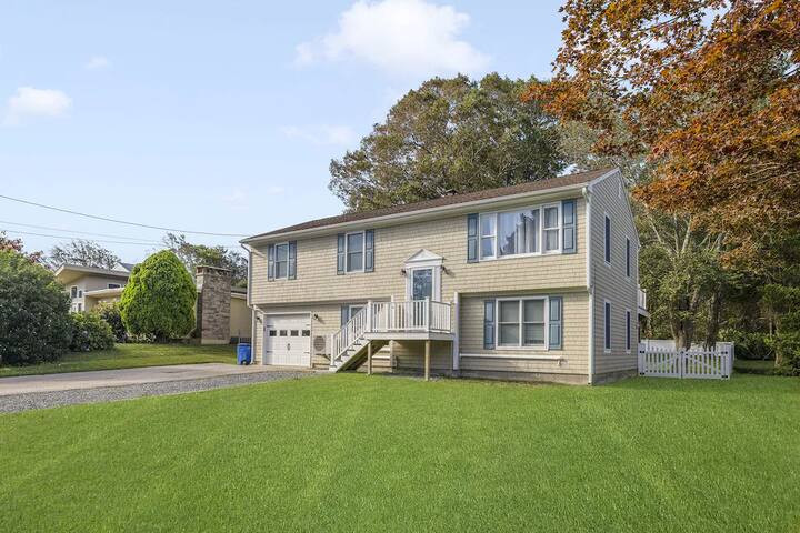 Walk to Narragansett Beach (1 mile), A/C gallery image 2