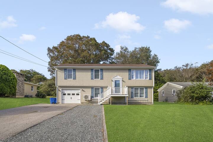 Walk to Narragansett Beach (1 mile), A/C gallery image 3