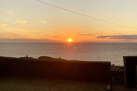 ERIN NEAMH - Magnificent sea views cosy cottage