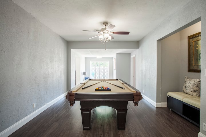 Spacious 4/3 Large Pool Home :Parking, Bbq Wifi! - Miramar, FL