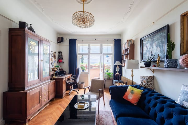 Premium 3 Bed 3 Bath Lounge Balcony Apartment