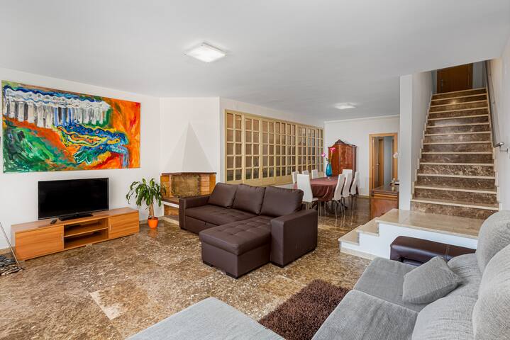 Nice Park Güell House with garden & parking gallery image 4