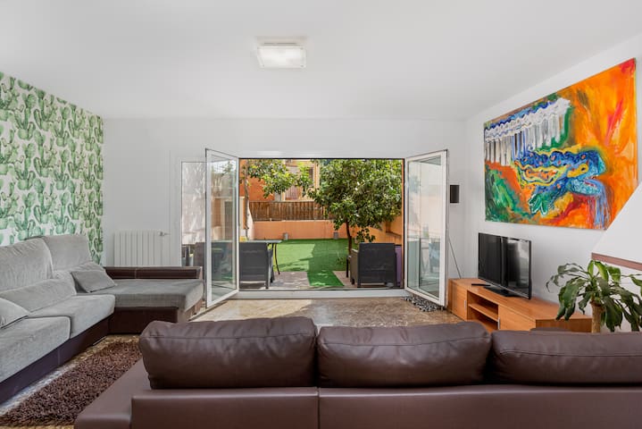 Nice Park Güell House with garden & parking