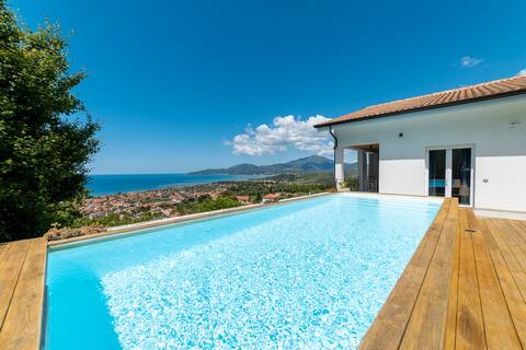 Naima boutique villa sea view