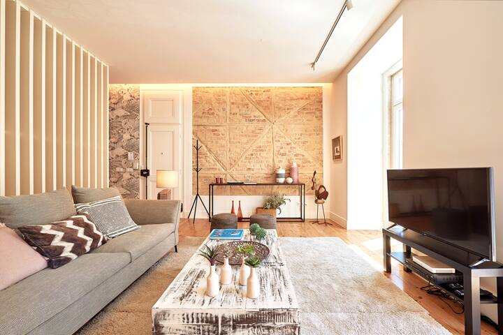 NEW!Beautiful Design Apt in City Center_3BR_2WC_AC gallery image 4