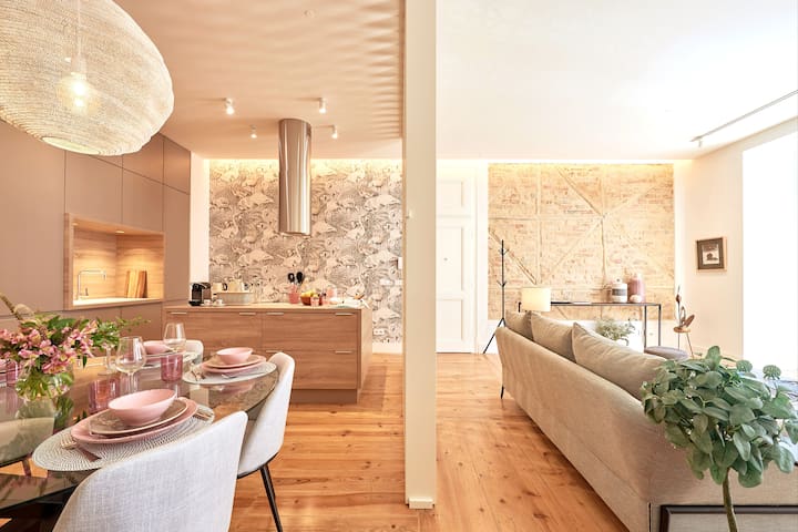 NEW!Beautiful Design Apt in City Center_3BR_2WC_AC