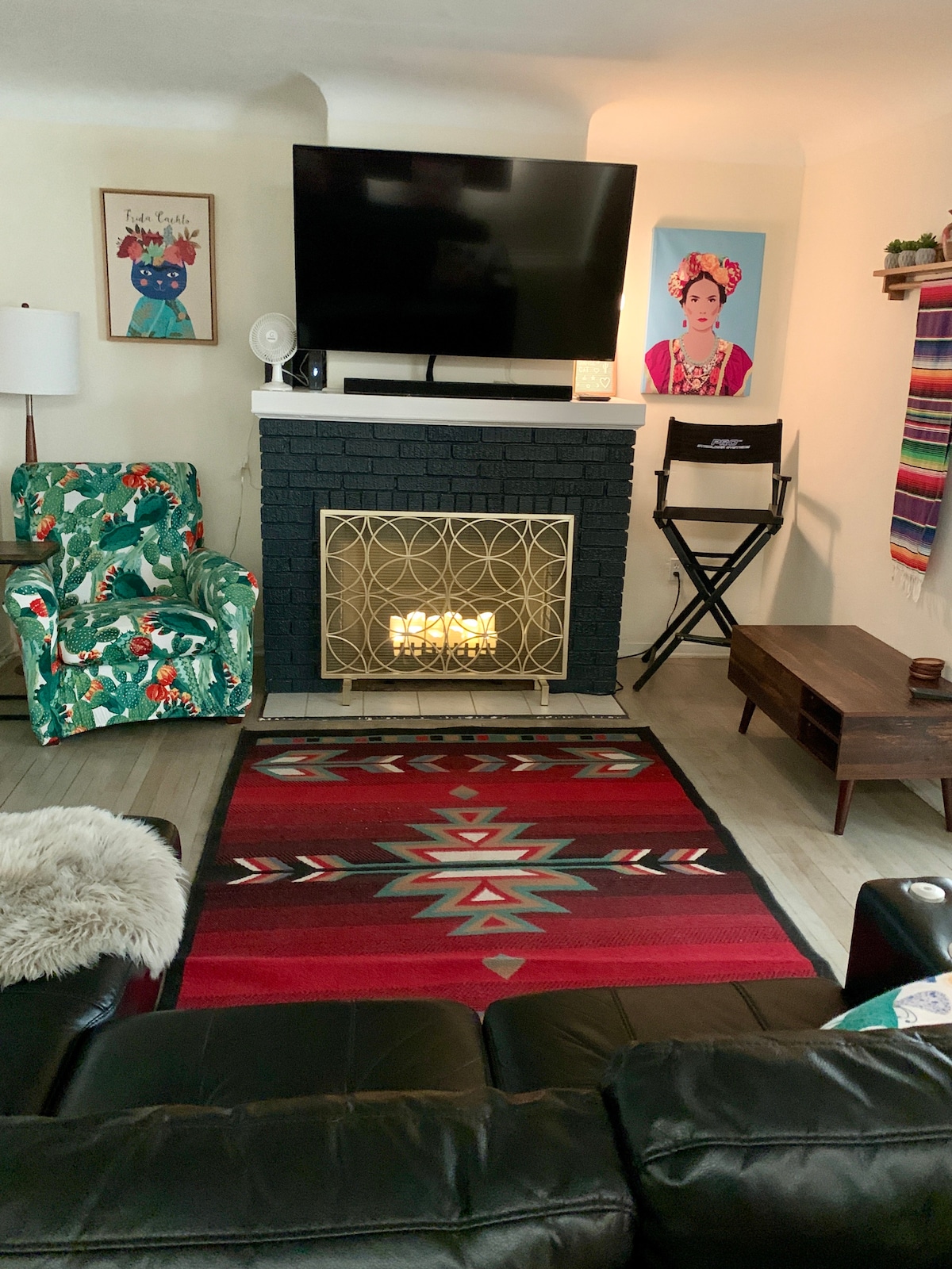 55" 4k televisheni na DVR, DVD player, cable, mzunguko sauti na Seating starehe