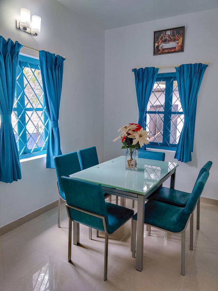 Dining area image 2