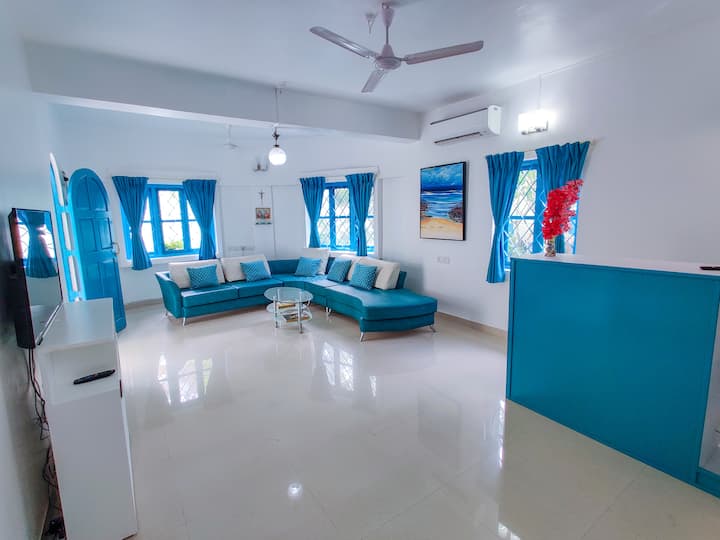 Living room image 8