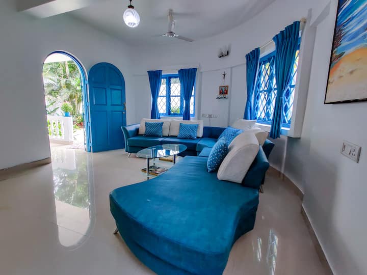 Living room image 7