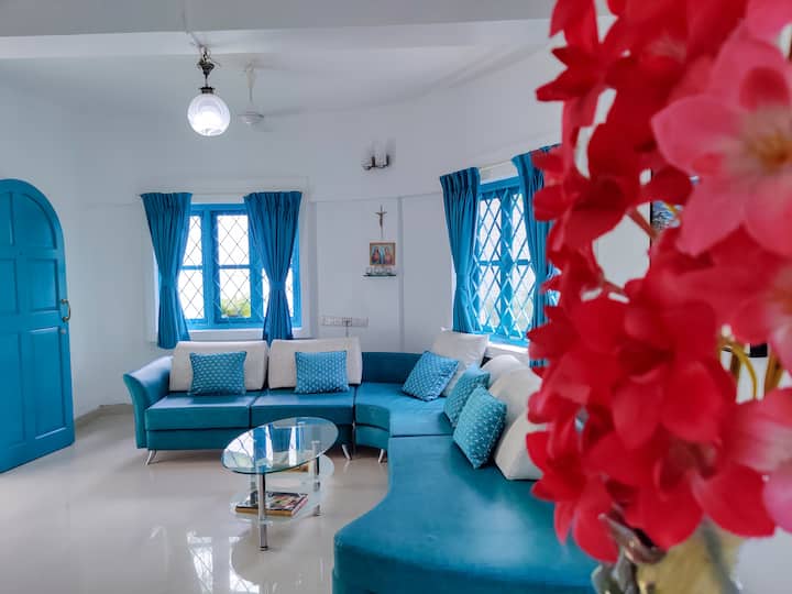 Living room image 6