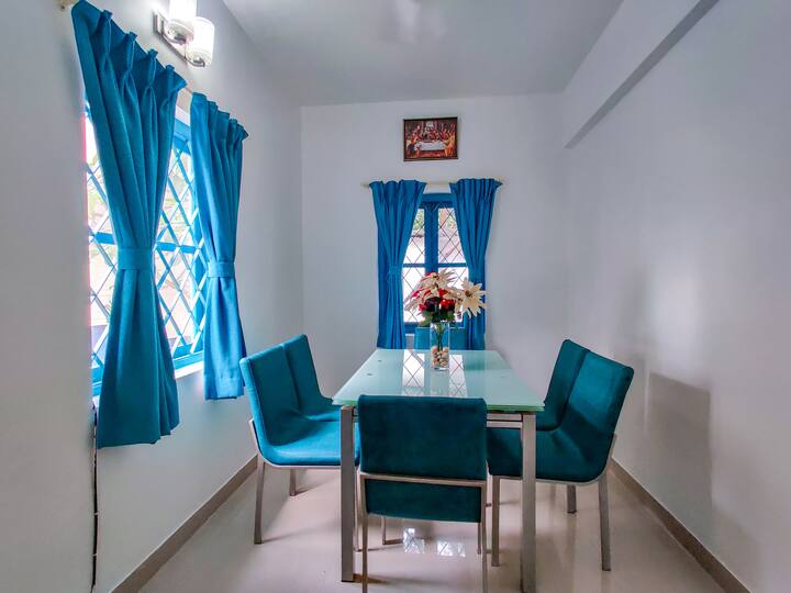Dining area image 1