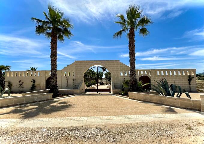 Tropical Palm Villa, green, hydro pool -sea 3km gallery image 3