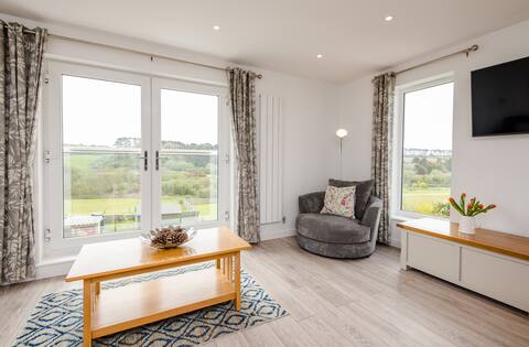 Spacious and modern, games room,  near to beaches