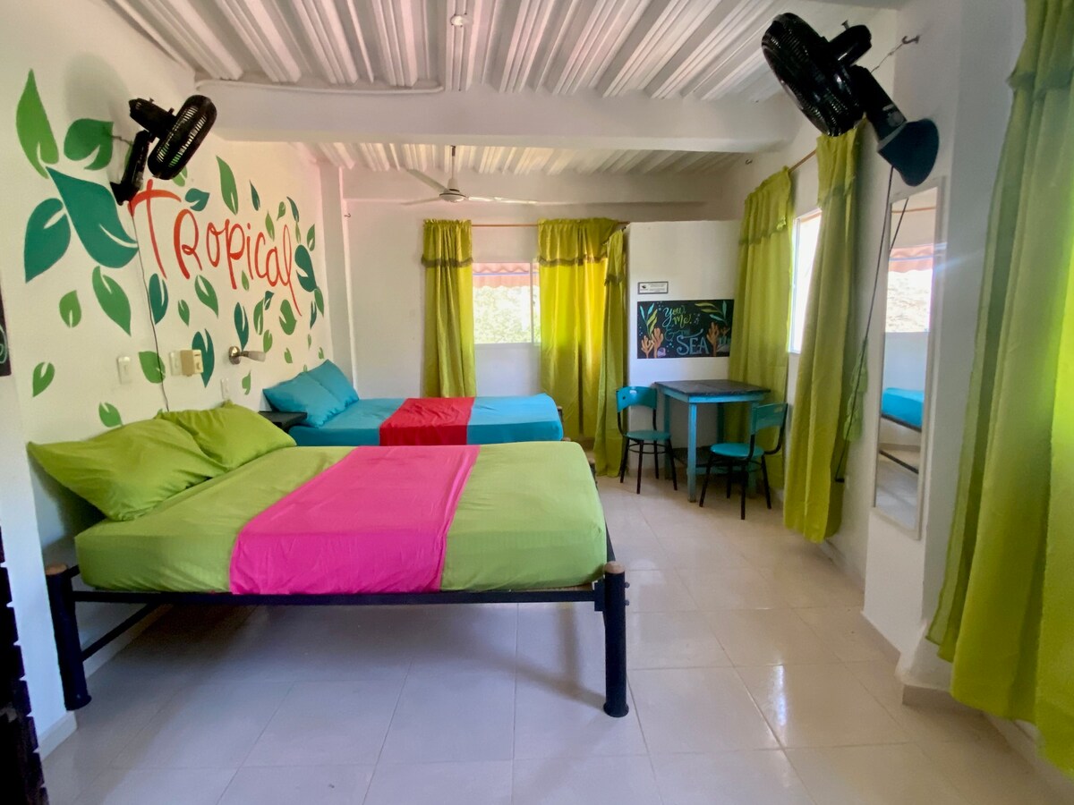 Fourth Tayrona
4 people.
2 double beds
Private bathroom Fans Fans