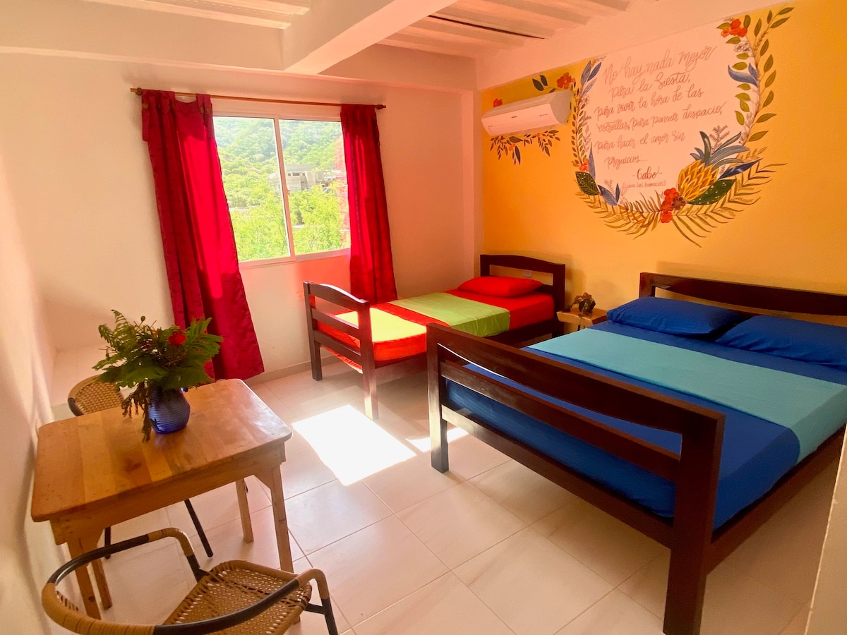 Quarto Serrania
4 people.
2 double beds
Private bathroom
AC