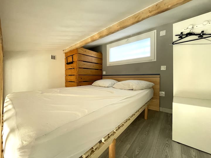 Зона за спане за двама души на мецанина