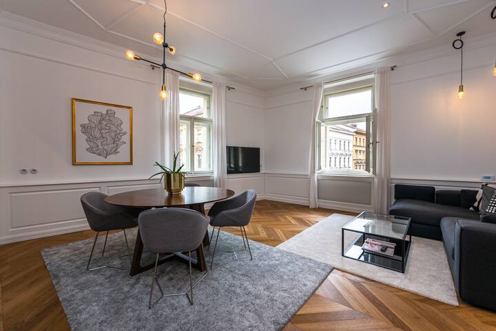 Luxury apartment with Prague castle view gallery image 3