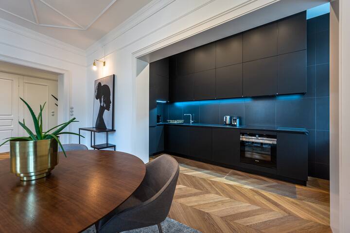 Luxury apartment with Prague castle view gallery image 2