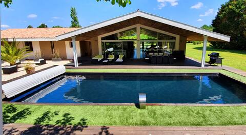 Large Villa with pool in wooded property
